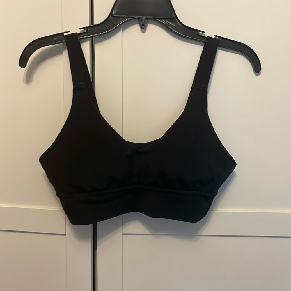 Aerie offline sports bra. Removable pads. Size M. Generously worn.